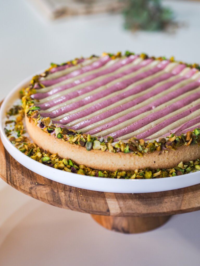 Crostata con creme pistacchio e ciliegia