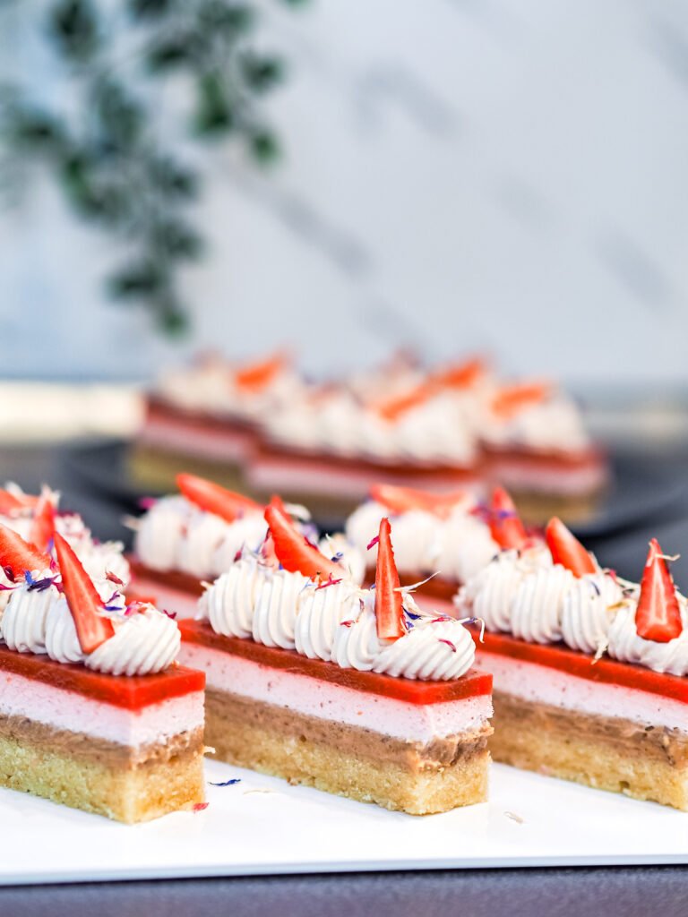 Entremet nocciola e fragole